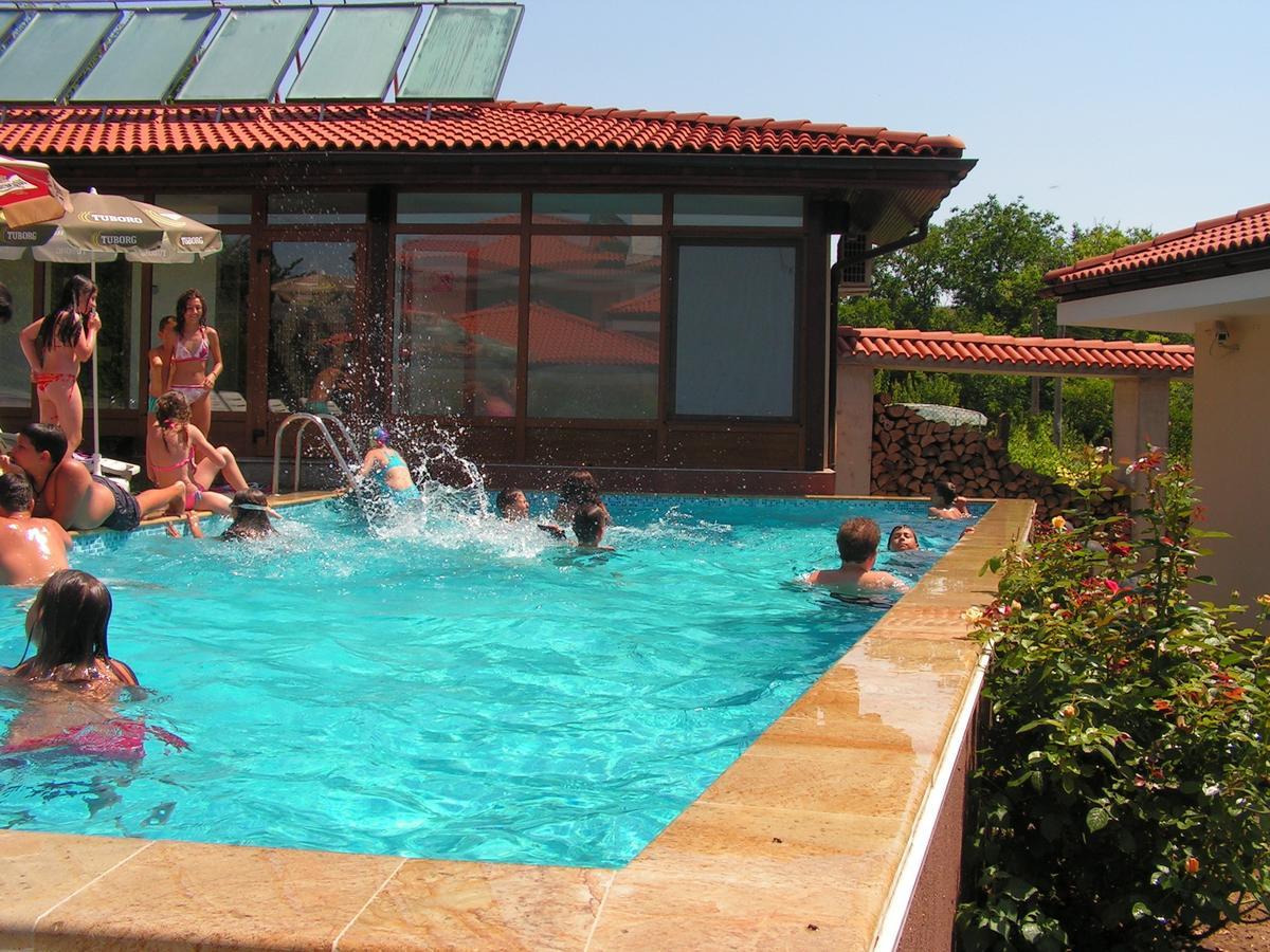 Hotel Black Stork Nisovo Екстер'єр фото