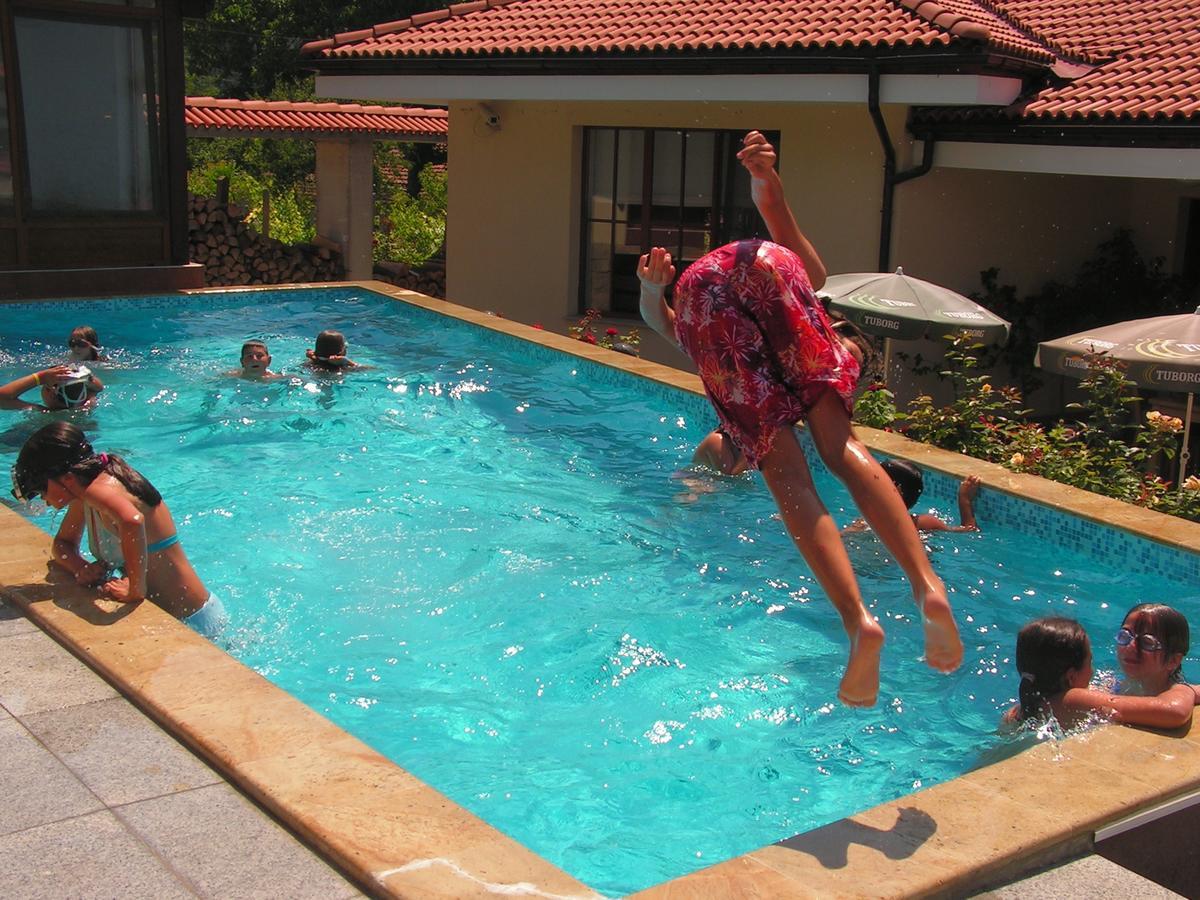 Hotel Black Stork Nisovo Екстер'єр фото